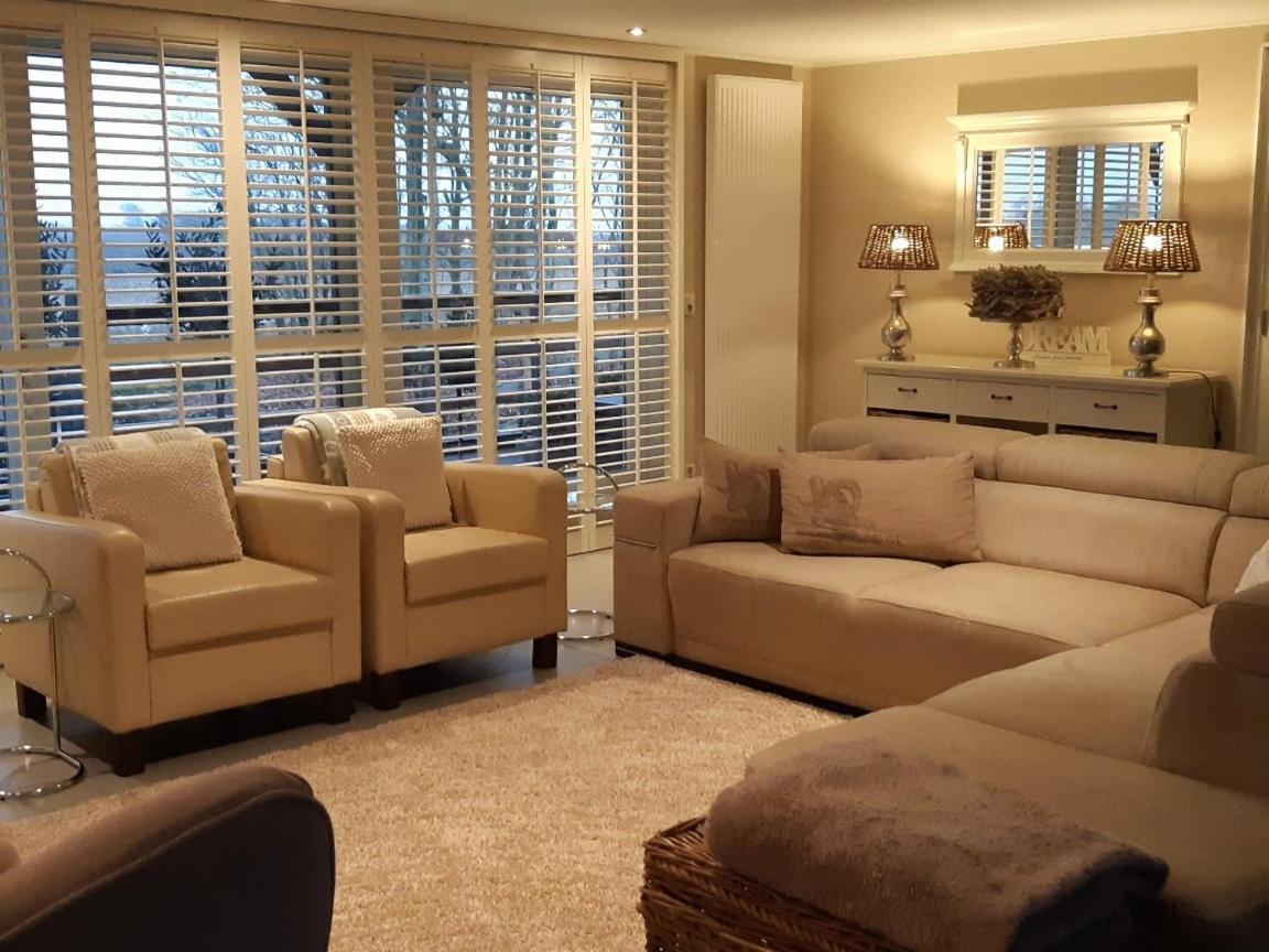 Wol Thus Villa Paesens Bagian luar foto